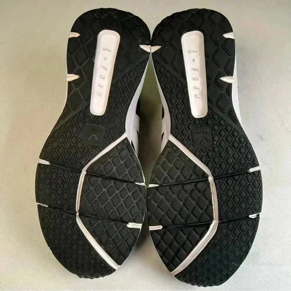 VEJA
WOMEN'S CONDOR 2 ALVEOMESH BLACK WHITE
$195.00 Sz 8 like new - Picture 6 of 12